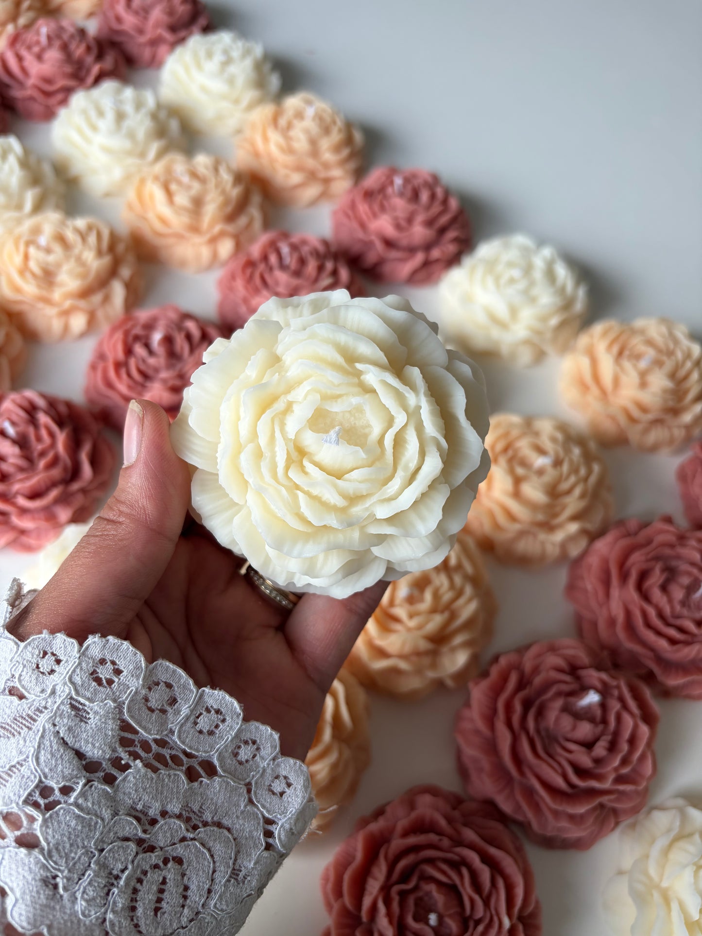 Bougie Pivoine Personnalisée – Cadeau Invité Élégant
