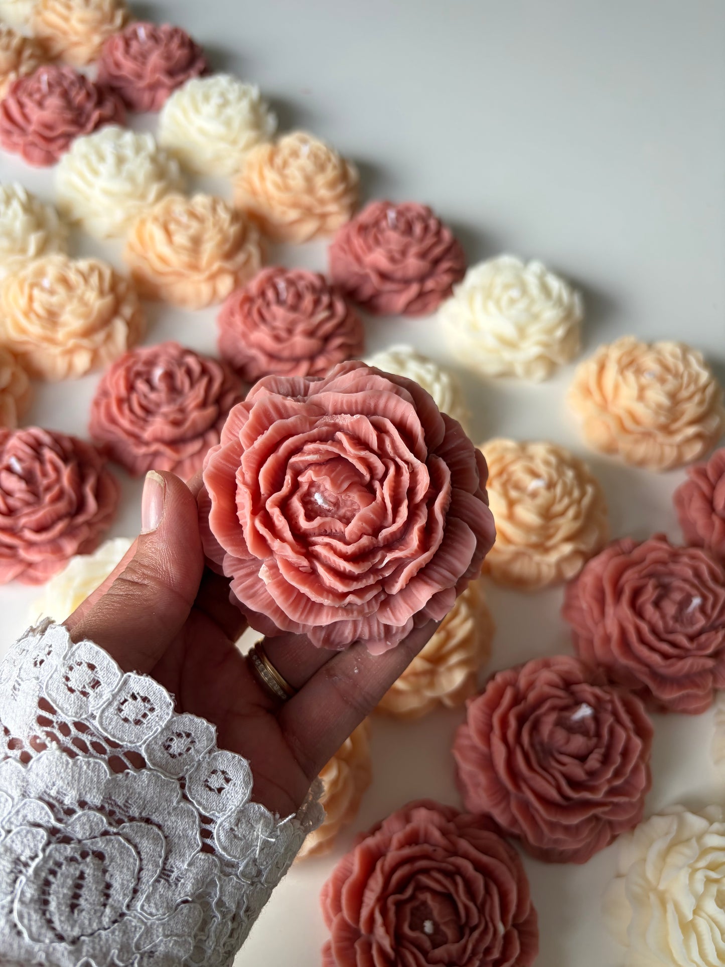 Bougie Pivoine Personnalisée – Cadeau Invité Élégant