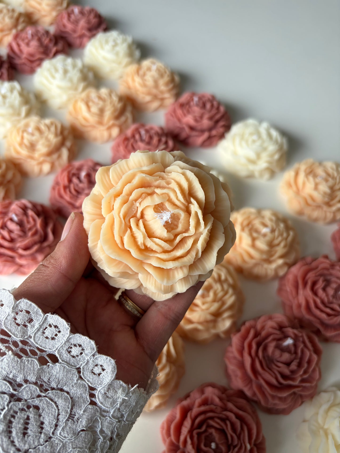 Bougie Pivoine Personnalisée – Cadeau Invité Élégant