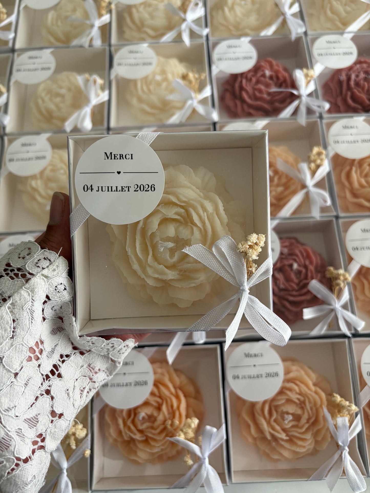 Bougie Pivoine Personnalisée – Cadeau Invité Élégant