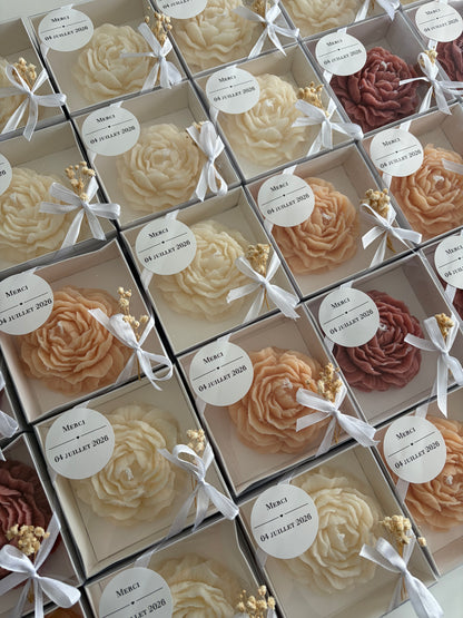 Bougie Pivoine Personnalisée – Cadeau Invité Élégant