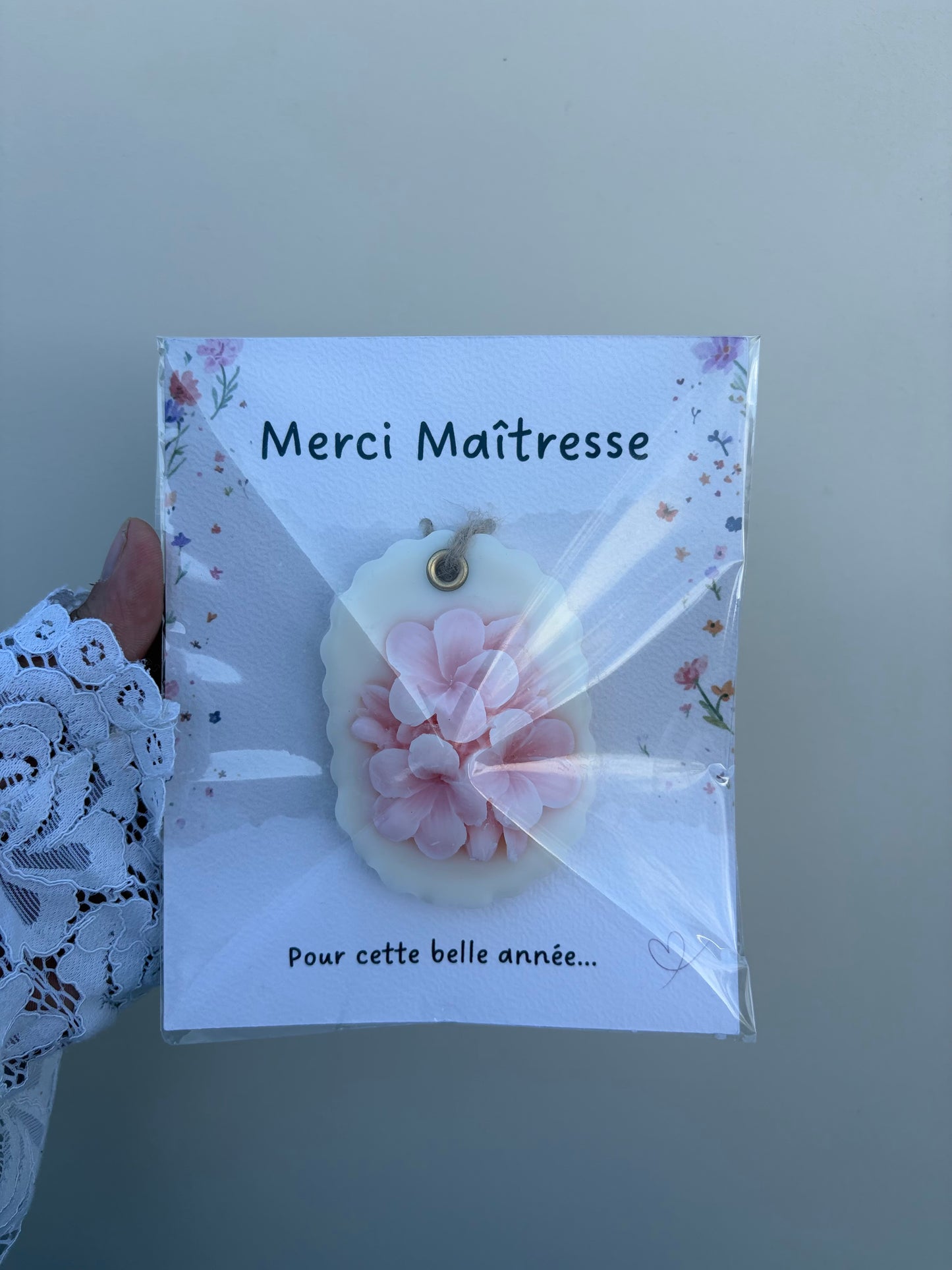 Suspension parfumée fleurie – Merci