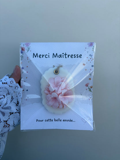 Suspension parfumée fleurie – Merci