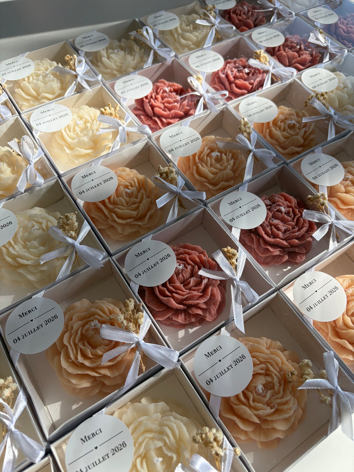Bougie Pivoine Personnalisée – Cadeau Invité Élégant