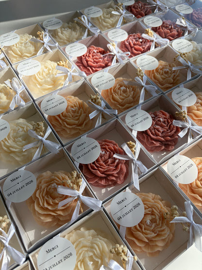 Bougie Pivoine Personnalisée – Cadeau Invité Élégant