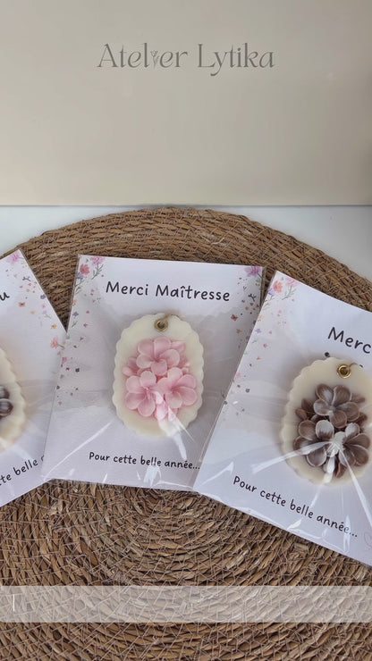 Suspension parfumée fleurie – Merci
